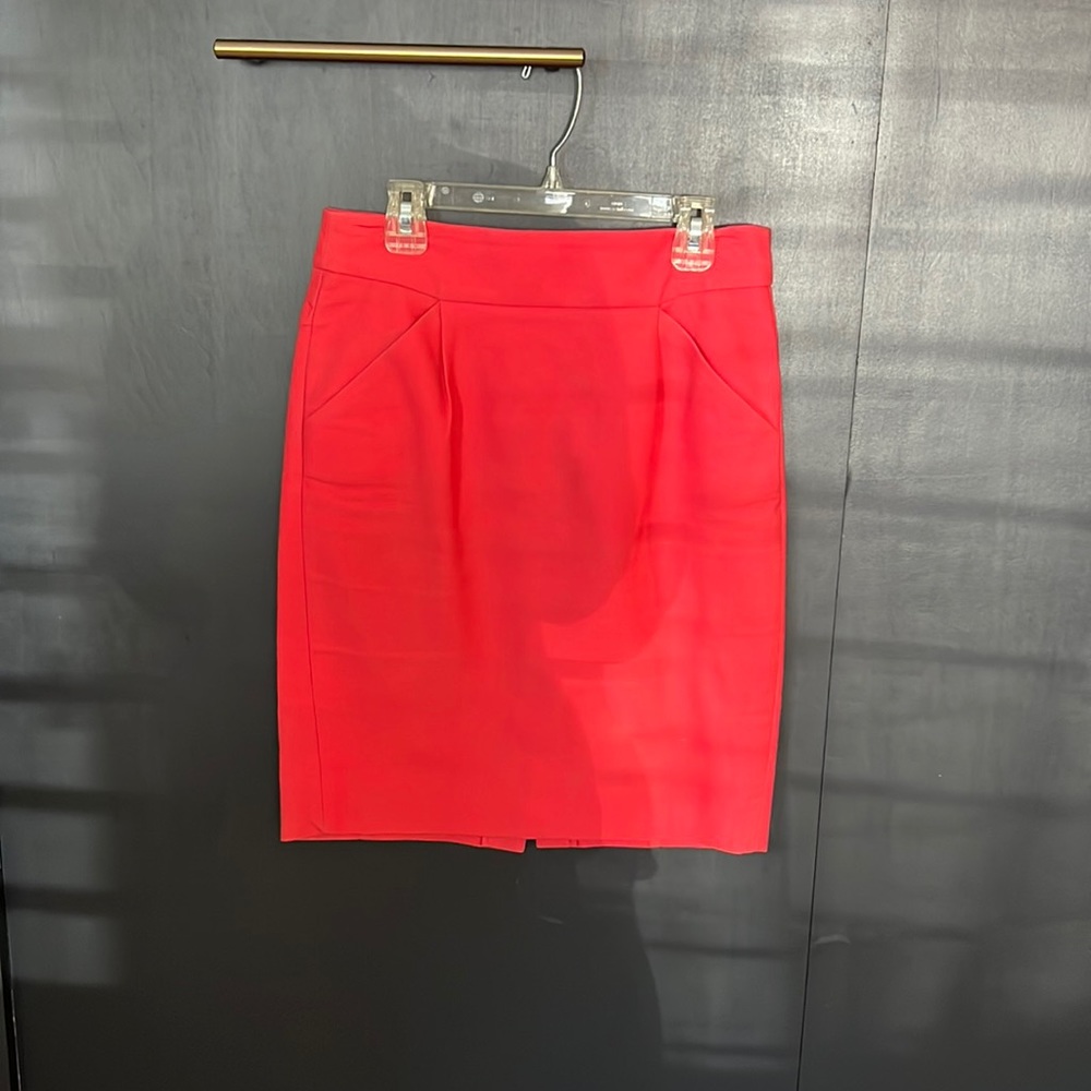 J. Crew coral pencil skirt. Size 00. With pockets!
